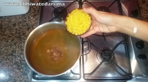 شوربة مطيشة بالمقرونية - Soupe de pâtes à la tomate et l'origan