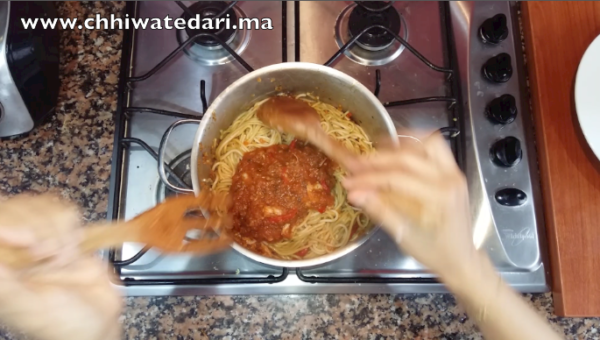 سباكيتي بالقمرون مذاق هائل ومختلف - Spaghetti aux crevettes et céleri