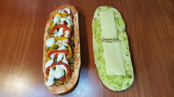 سندويش الكفتة وفلفلة ألوان - Sandwich de viande hachée et poivrons