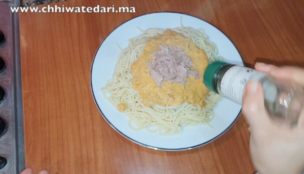 سباغيتي بالتونة والصلصة - Spaghetti au thon